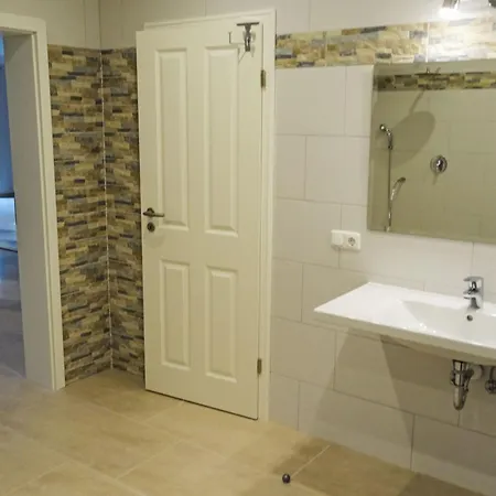 דירה Modern Eingerichtete Mit Terrasse By Interhome