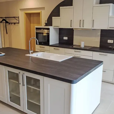 Modern Eingerichtete Mit Terrasse By Interhome דירה Elskop