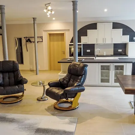 Modern Eingerichtete Mit Terrasse By Interhome דירה *