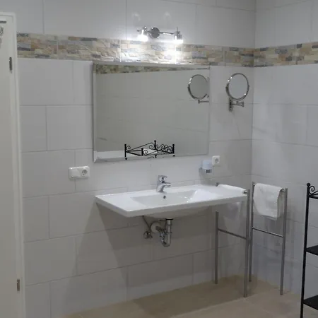 Modern Eingerichtete Mit Terrasse By Interhome דירה