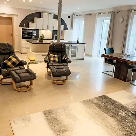 דירה Modern Eingerichtete Mit Terrasse By Interhome