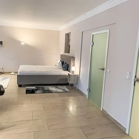 Modern Eingerichtete Mit Terrasse By Interhome דירה Elskop