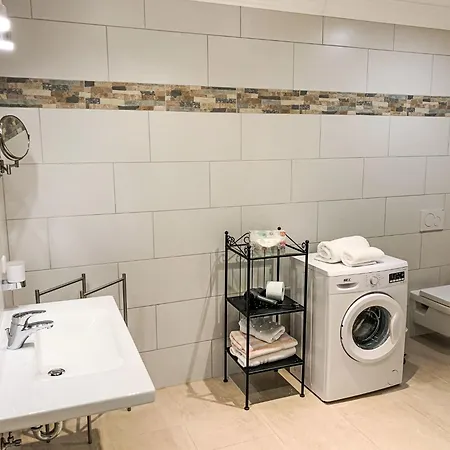 דירה Modern Eingerichtete Mit Terrasse By Interhome *